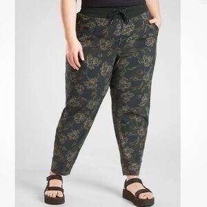 Athleta Trekkie North Printed Joggers size 24